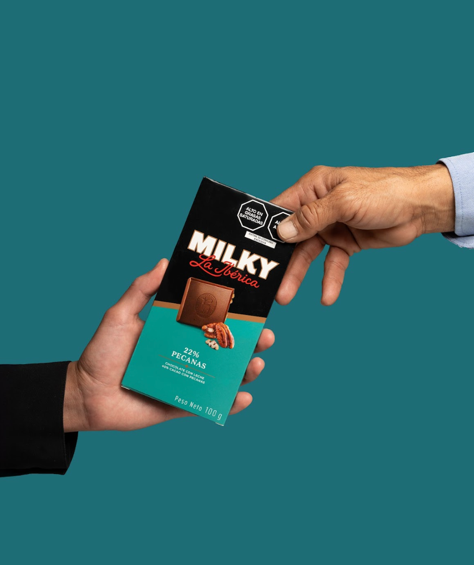 Tableta Milky La Ibérica pecanas x 100 g x 6 pzs